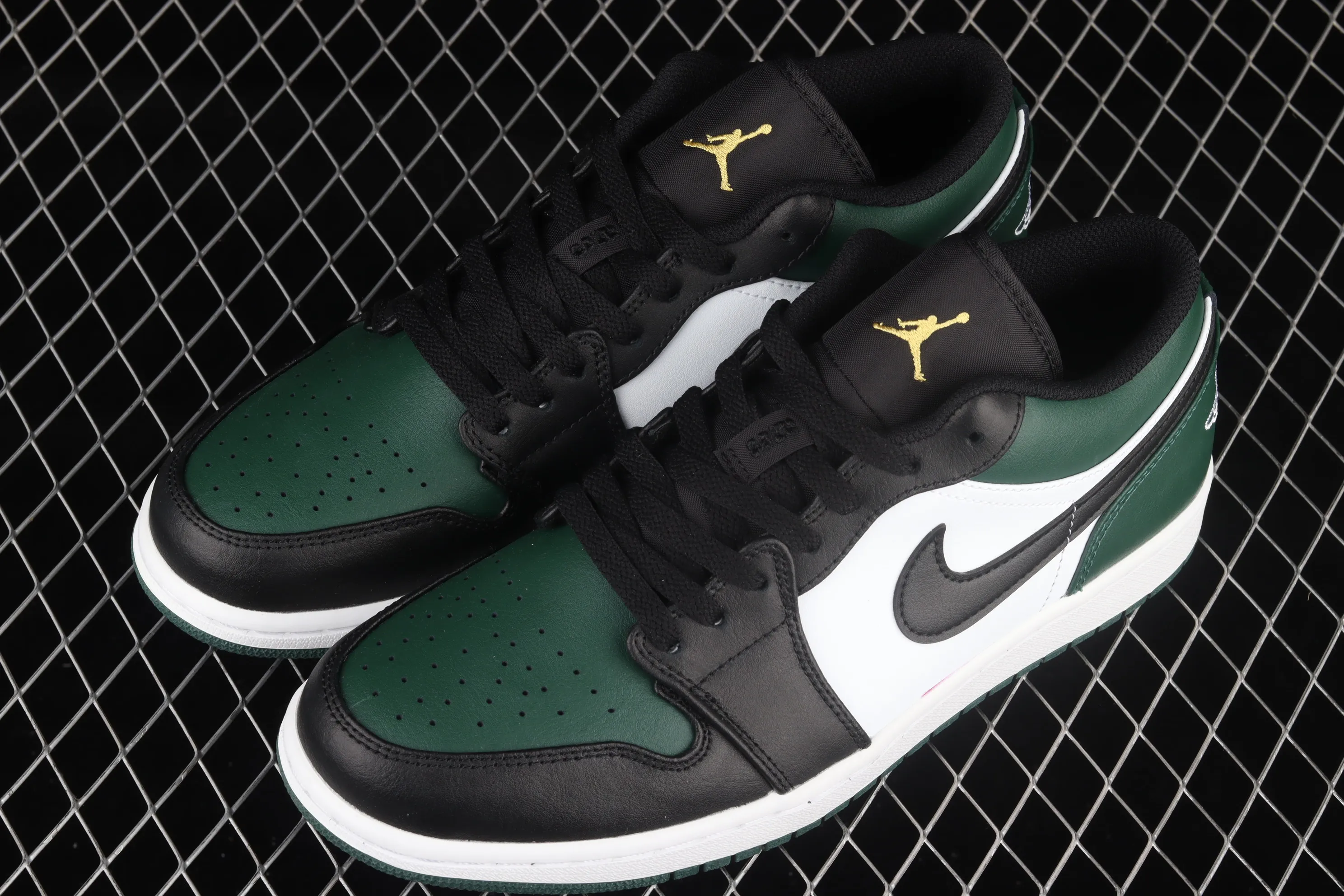 All categories Air Jordan Jordan series basketball shoes Air Jordan 1 Low G version pure original Air Jordan 1 Low AJ1 Joe 1 black and white green low-top cultural basketball shoes 553558-371